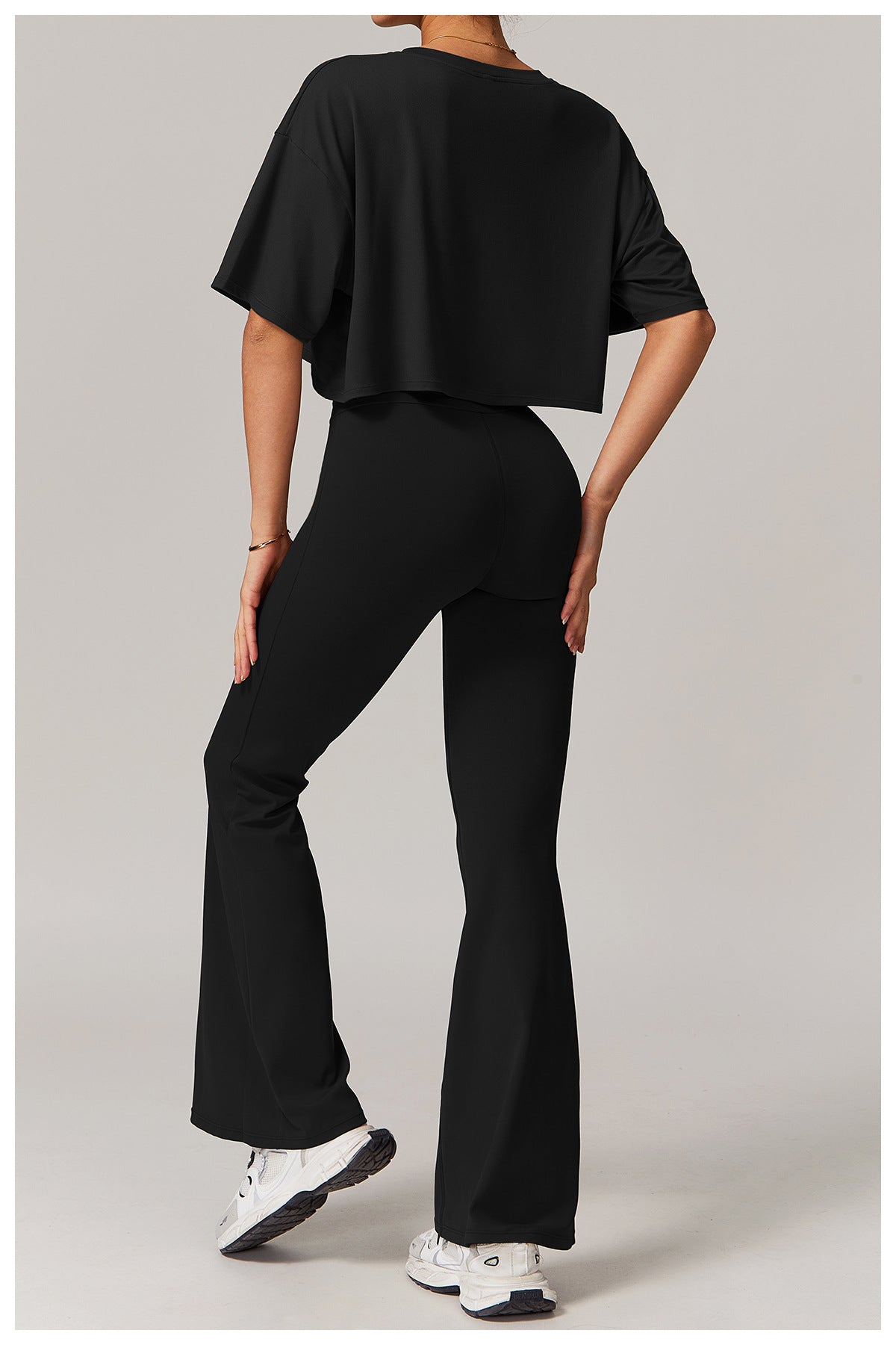 Performance Flared Legging